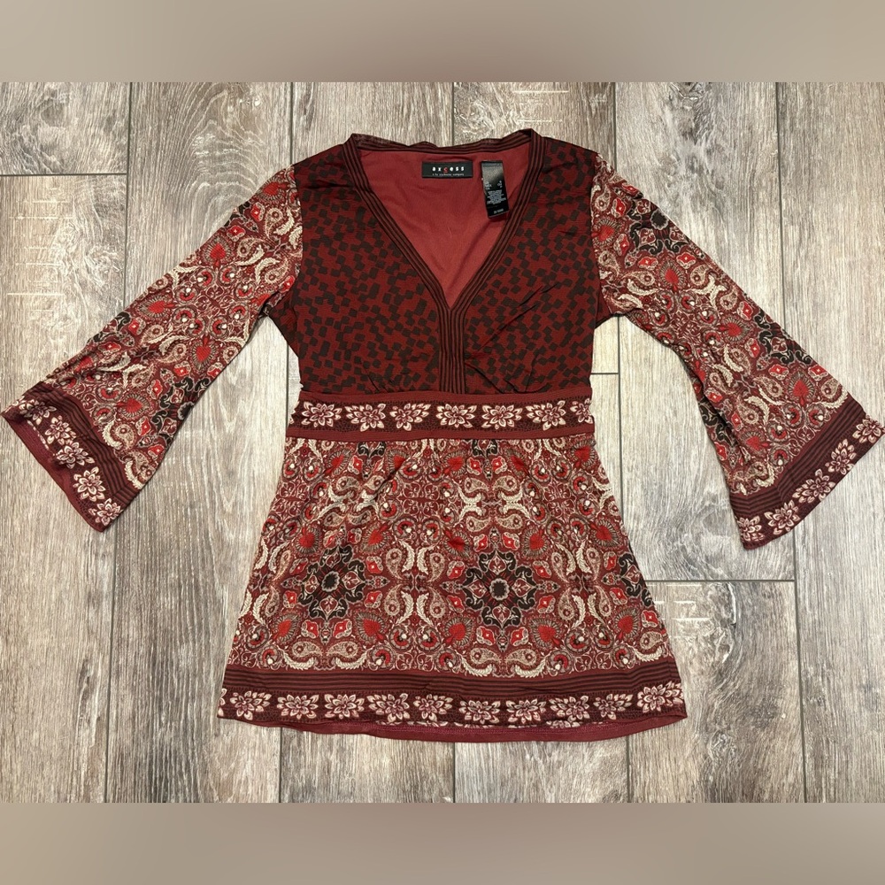 axcess Floral V-Neck Top- Size Small